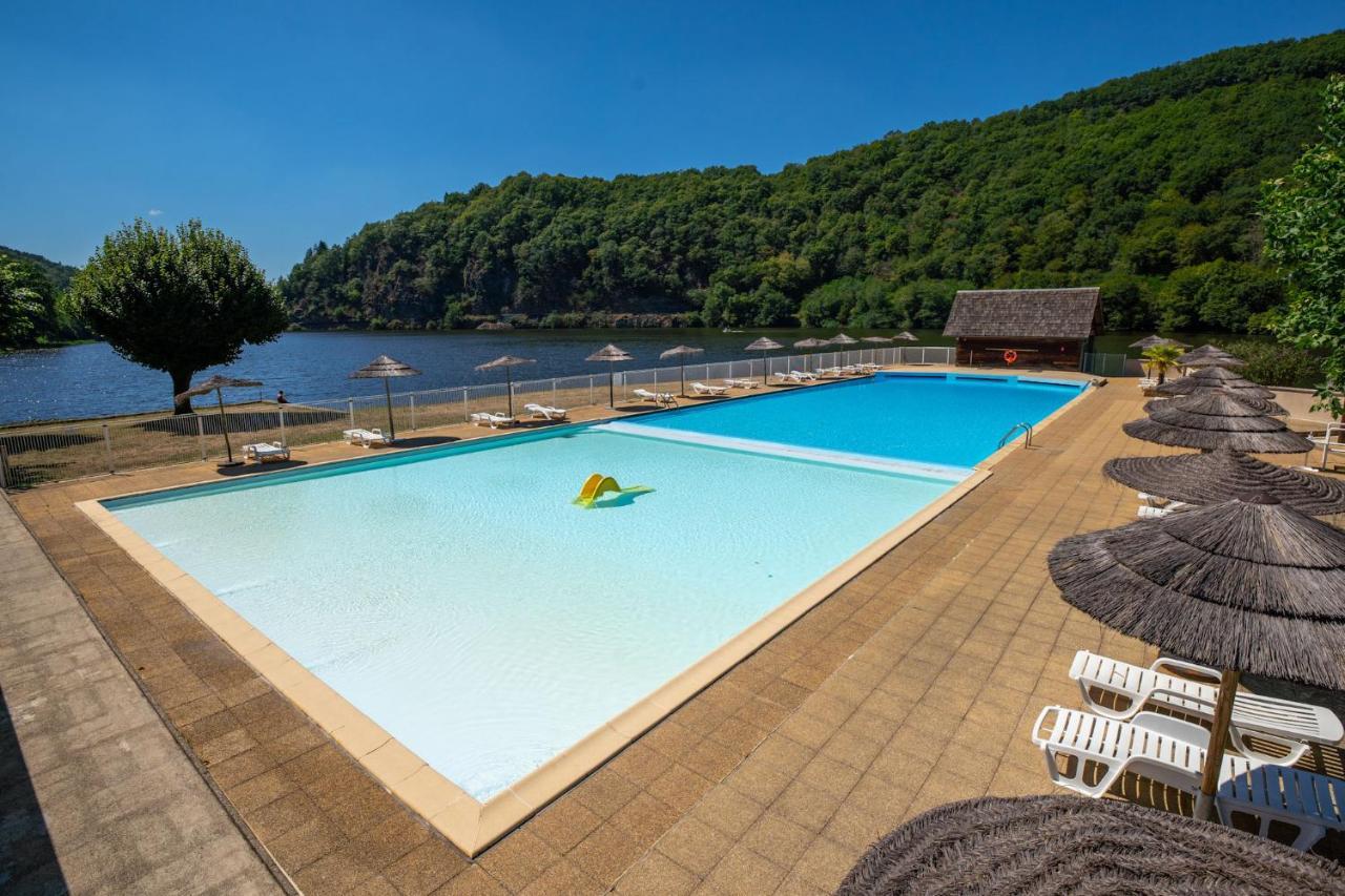 Camping Le Chateau Du Gibanel Saint-Martial-Entraygues Exterior photo