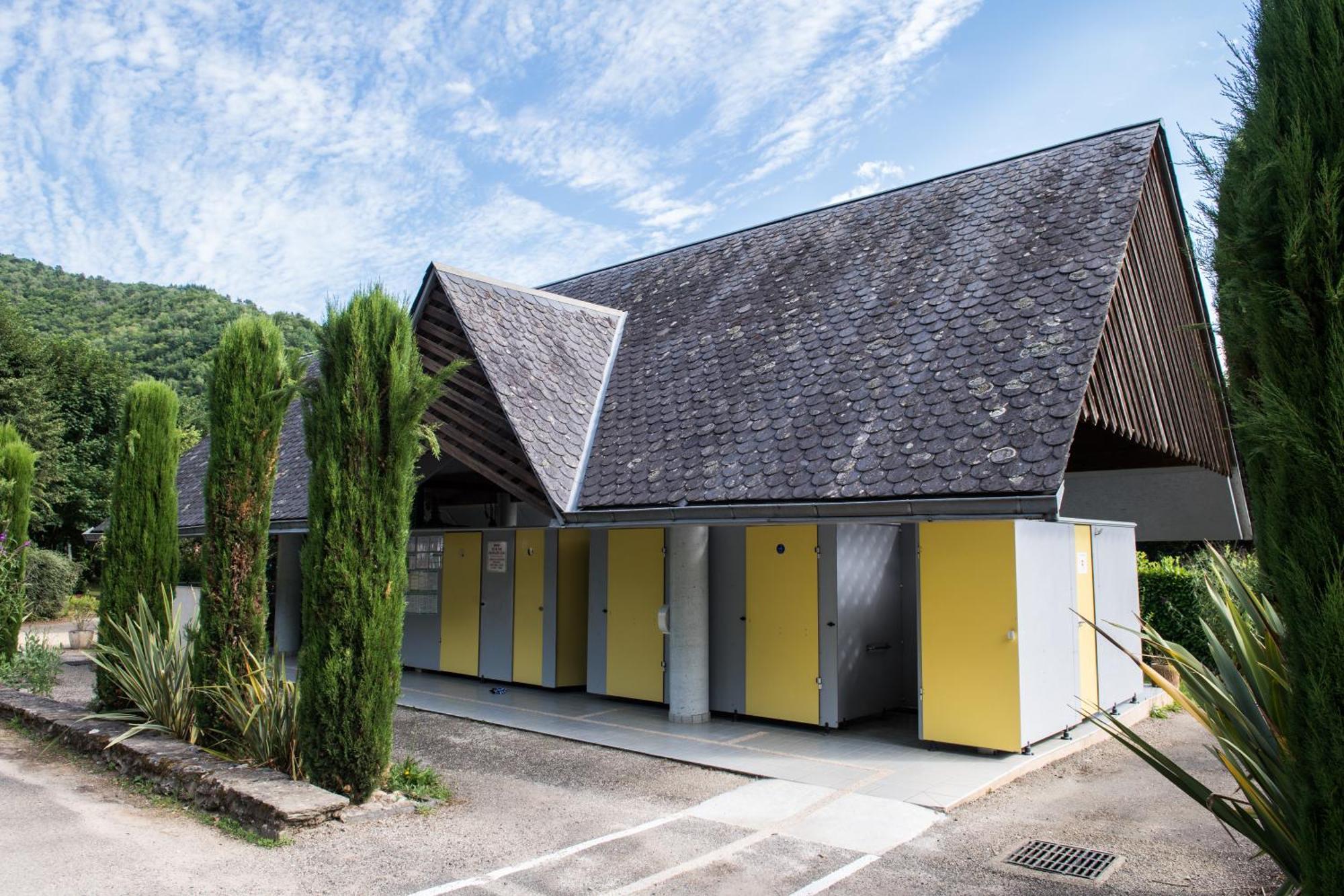 Camping Le Chateau Du Gibanel Saint-Martial-Entraygues Exterior photo
